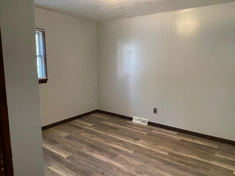 Building Photo - 4755 Oak Ridge Rd