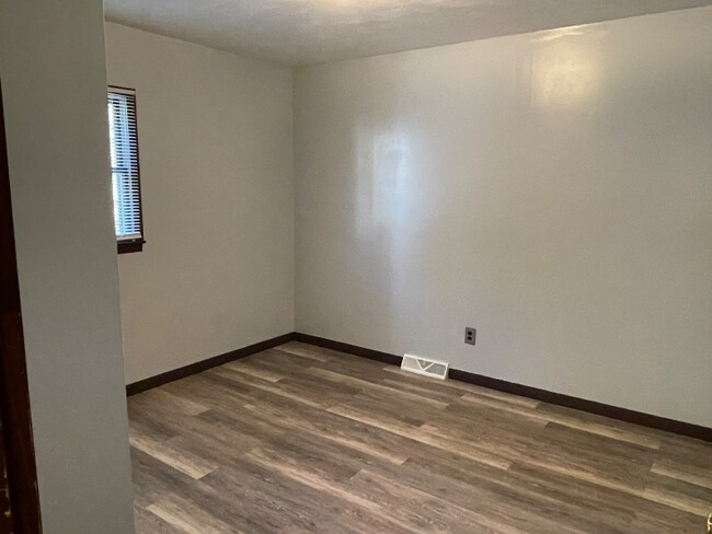 Building Photo - 4755 Oak Ridge Rd