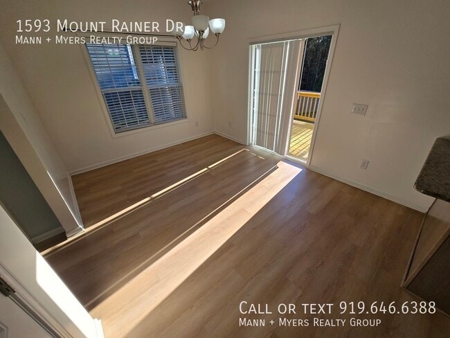 Building Photo - 1593 Mount Rainer Dr
