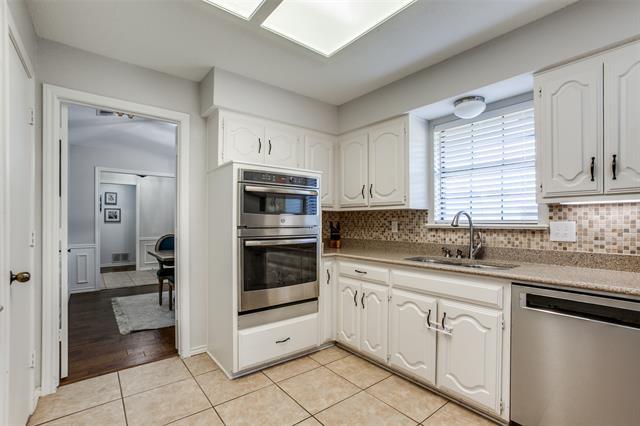 Building Photo - 2211 Bluebonnet Dr