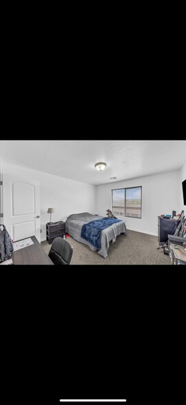 Building Photo - 1277 W Las Hurdes Dr