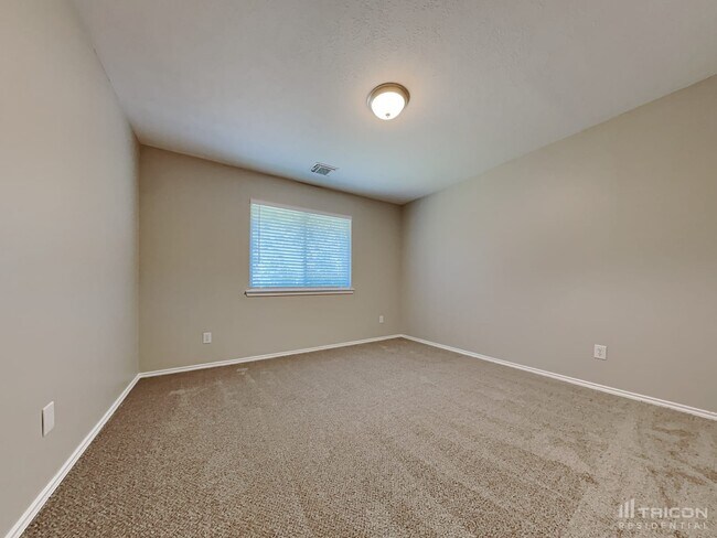 Building Photo - 33111 Cottonwood Bend