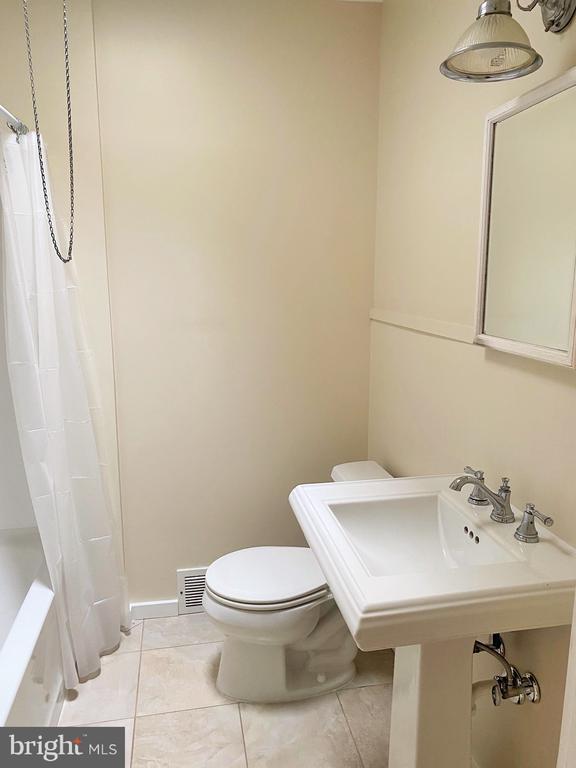 Building Photo - 115 Wesley Ave