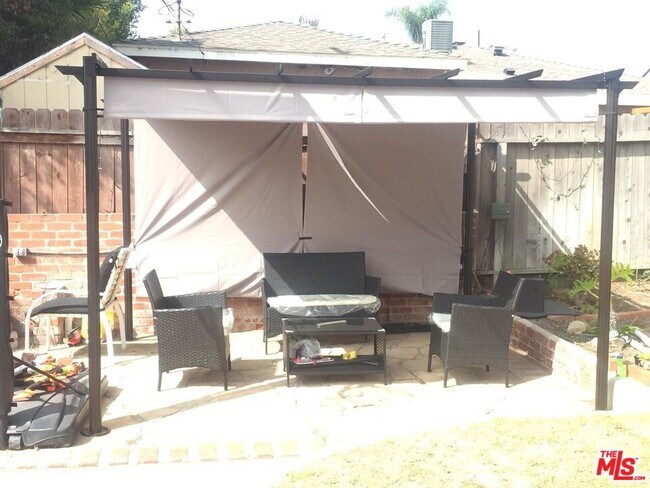 Building Photo - 8719 Yorktown Ave