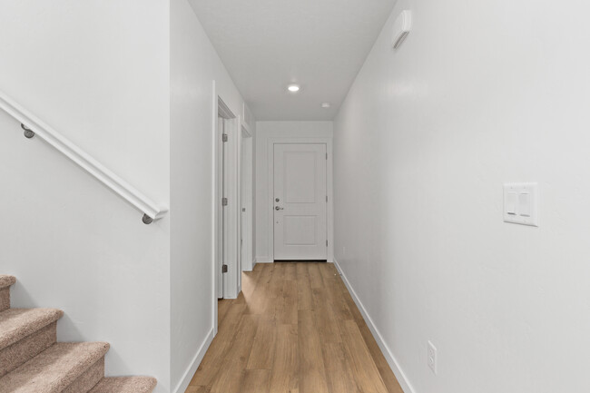 Building Photo - 6658 W Aileron St