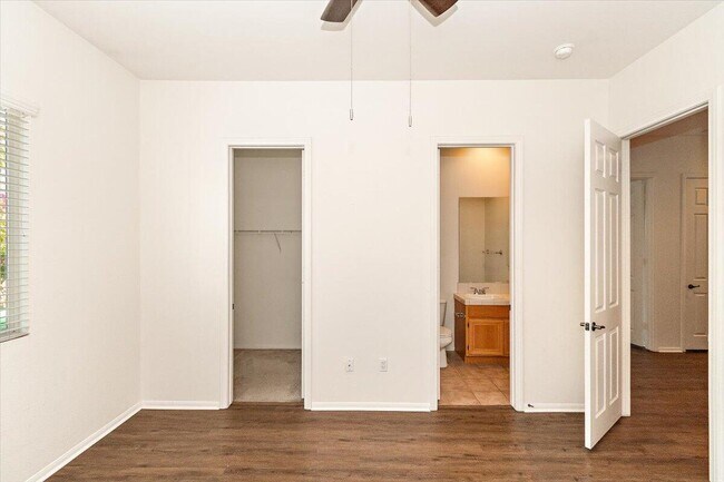 Building Photo - 48640 Via Carisma