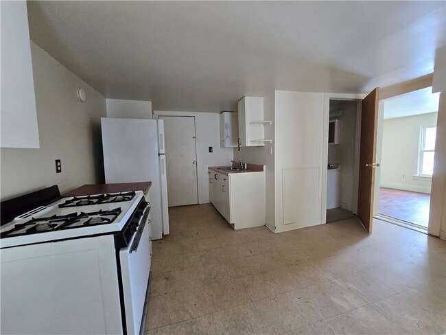 Building Photo - 130 E Elisha St