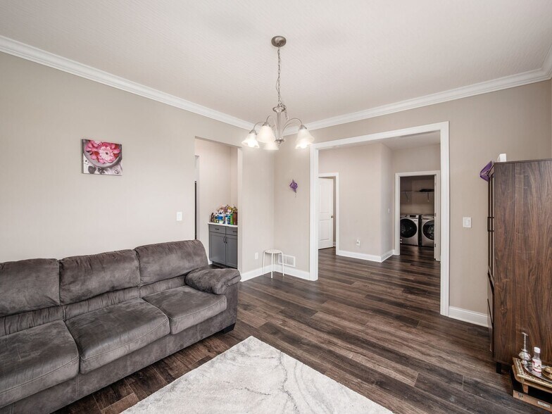 Building Photo - 3793 Pyke Dr