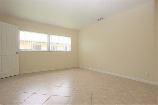 Building Photo - 4261 NW 110th Ave