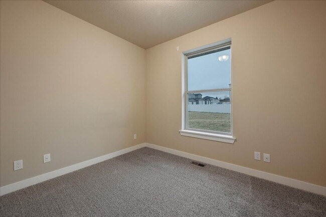 Building Photo - Modern, spacious, and move-in ready—this is the rental you’ve been waiting for!