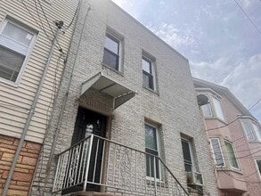 Building Photo - 26 Dales Ave