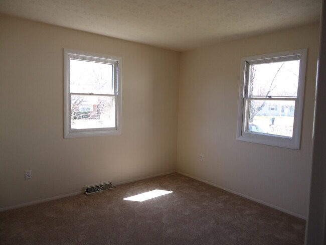 Building Photo - 105 Scenic Cir