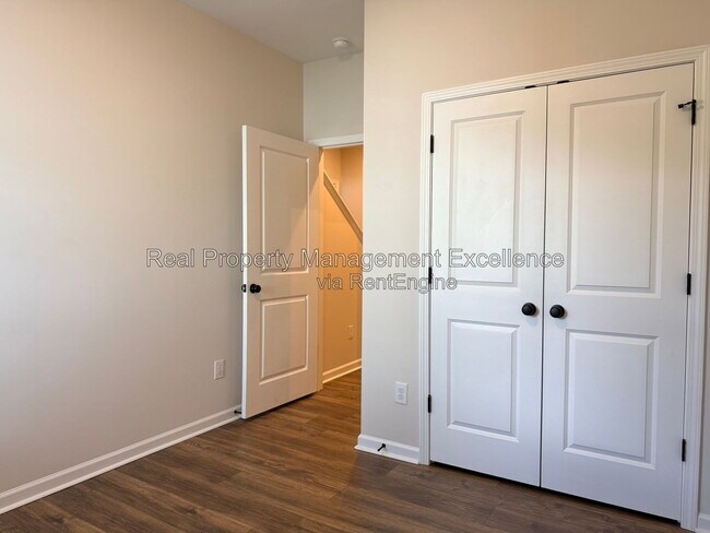 Building Photo - 101 Brody Pne Wy
