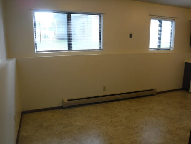 Building Photo - New carpet