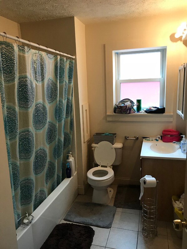 Building Photo - 223 Dunseith St