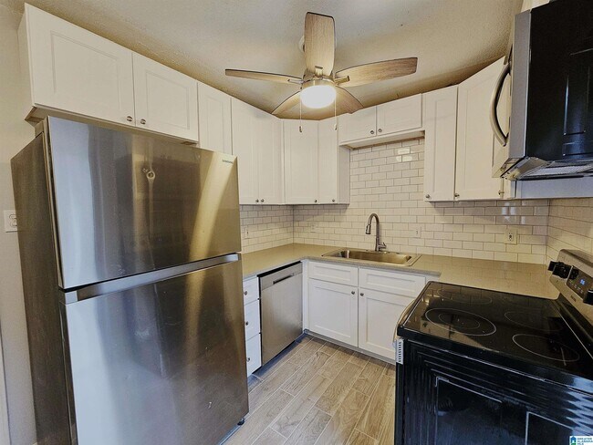 Building Photo - 3425 Sandner Ct