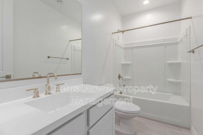 Building Photo - 9416 E Spiral Ave