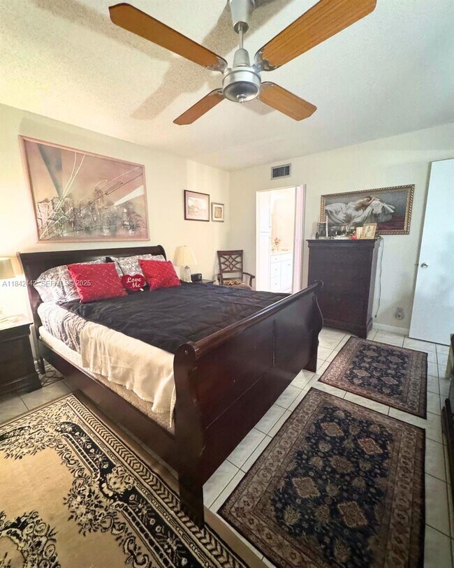 Building Photo - 7787 Golf Cir Dr