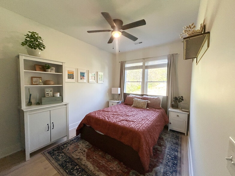 Building Photo - 3051 Hillside Rd