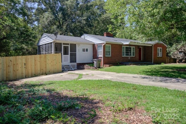 Building Photo - 607 W 19th Ave