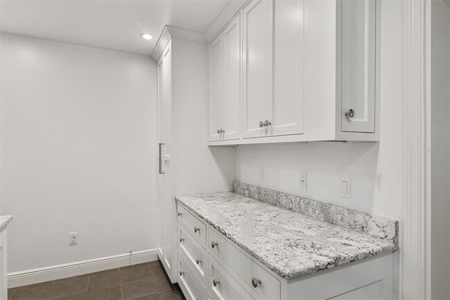 Building Photo - 2506 SW 9th Dr