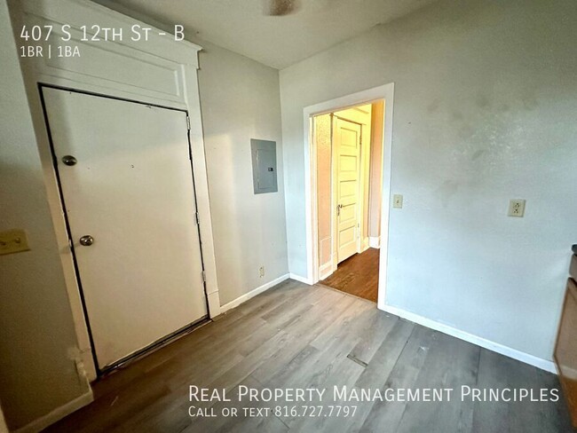 Building Photo - Spacious 1 Bedroom 1 Bath Walk Up Apartmen...