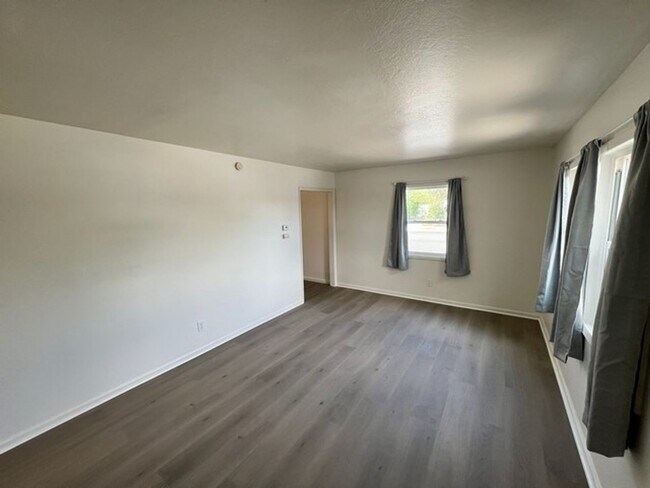 Building Photo - 344TH-Betschart, Timothy (344/346/348)