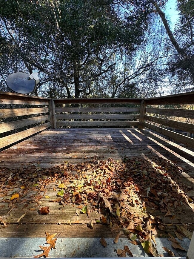 Building Photo - Foxchase Subdivision:  MOVE IN READY!!!!    1/2 OFF 1ST MONTH RENT W/12 MONTH LEASE!!  NEW CARPET...