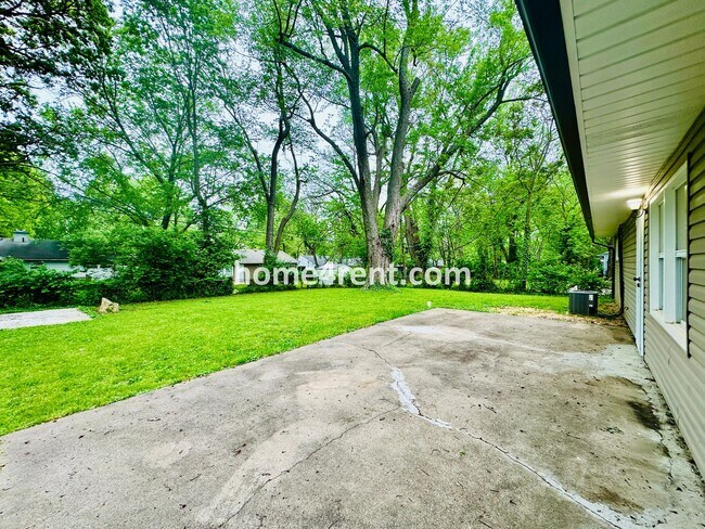 Building Photo - Lovely Three Bedroom Home in KCMO and an Updated Kitchen  w/ Granite and SS Appliances, including...