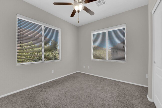 Building Photo - 3 bedroom home in gated community