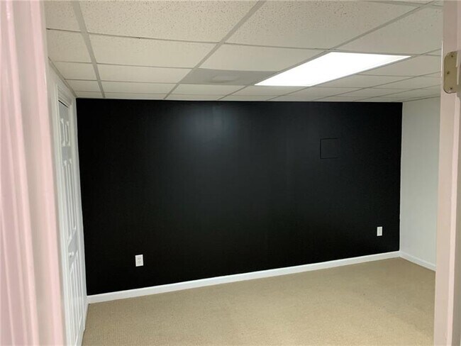 Building Photo - 1401 Redbud Way