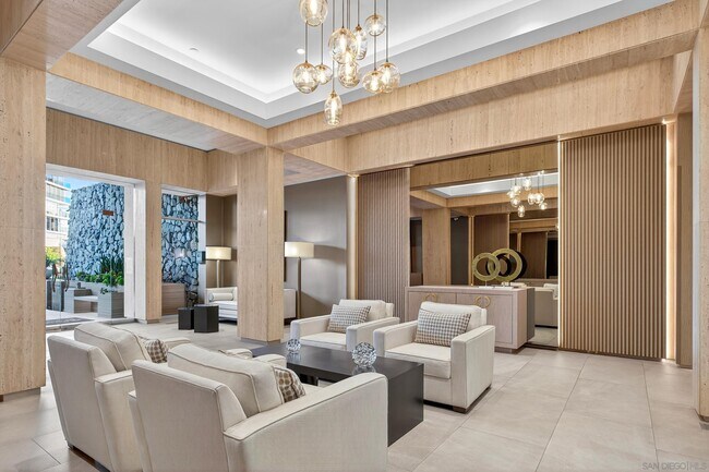 Building Photo - 1810 Avenida Del Mundo