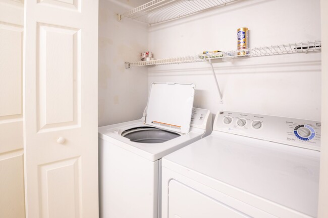 Building Photo - FURNISHED OFF-SEASON MONTHLY RENTAL-STARTI...