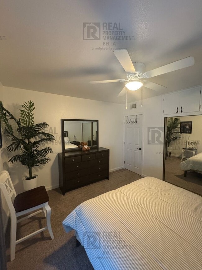 Building Photo - 3-Bed, 2-Bath Oasis in Hemet with Sparklin...