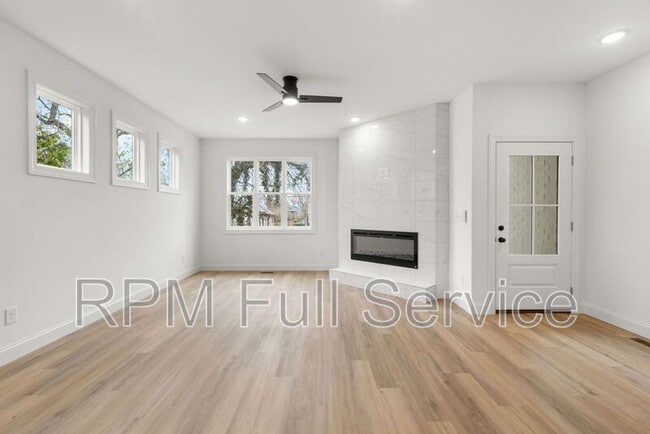 Building Photo - 2109 14th Ave N