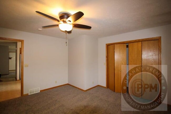 Building Photo - Comfortable 2 Bedroom/ 2 Bathroom/ 2 Car D...