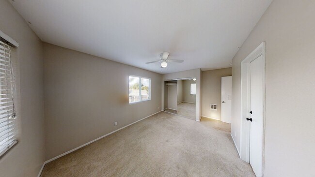 Building Photo - HUGE 10BR House on Montezuma!! - Large Private Parking Lot & Courtyard! - Right Next to Campus