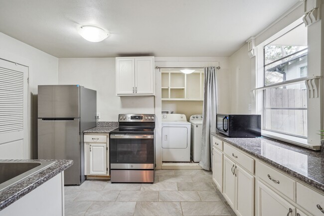 Building Photo - 312 Elmeer Ave