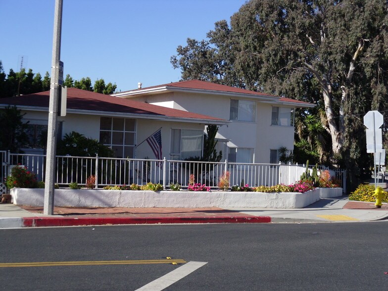 Primary Photo - 935 W Beach Ave
