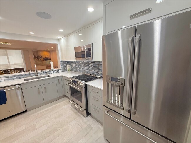 Building Photo - 5555 Collins Ave