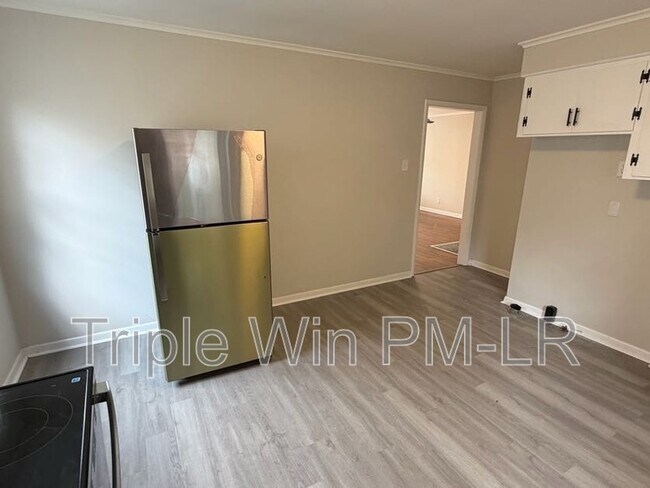 Building Photo - 2204 S Monroe St