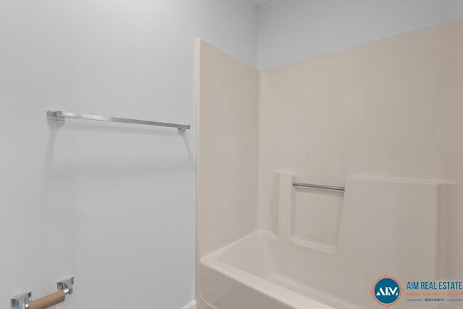 Building Photo - JUST REDUCED + NEW MOVE-IN SPECIAL Save $3...