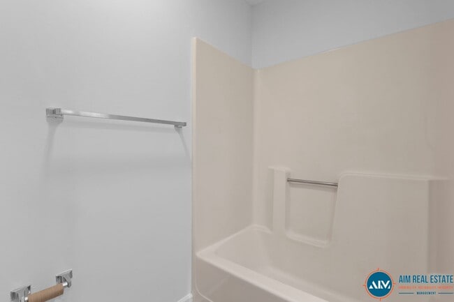 Building Photo - Updated Wyndemere Condo at Yacht Cove – Fr...