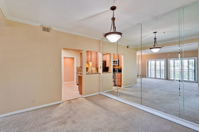 Building Photo - Large, Comfy 2BR, 2BA Condo with Convenient Location