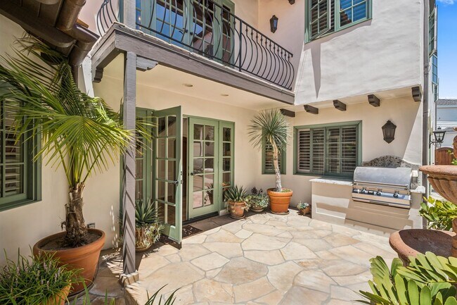 Building Photo - Charming 3BD Home in Coveted Newport Heights