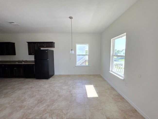 Building Photo - 3/2/2 Oakdale floorplan