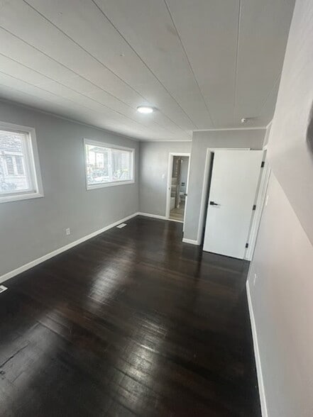 Building Photo - 118 L St