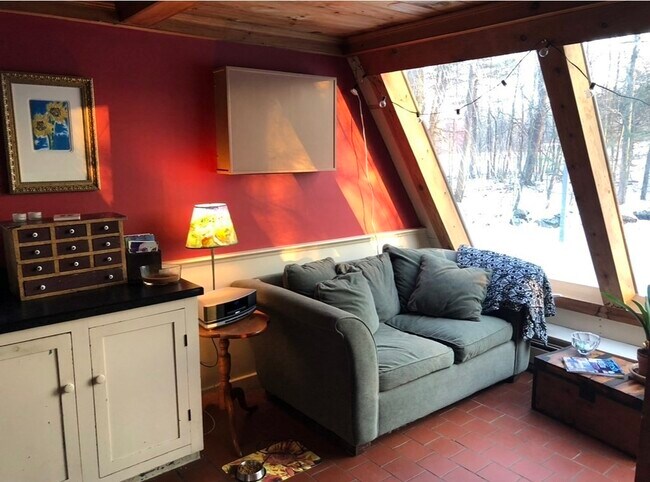 Building Photo - 376 Grove St