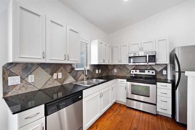 Building Photo - 5920 Fairdale Ln