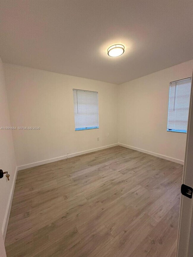 Building Photo - 3755 Oak Ave